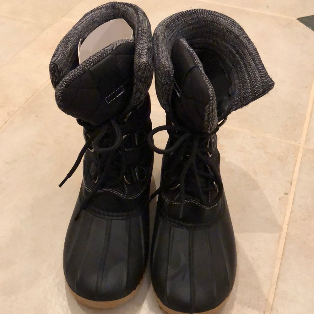 Henry Ferrara Sweater trimmed lace up quilted treaded soles duck booties